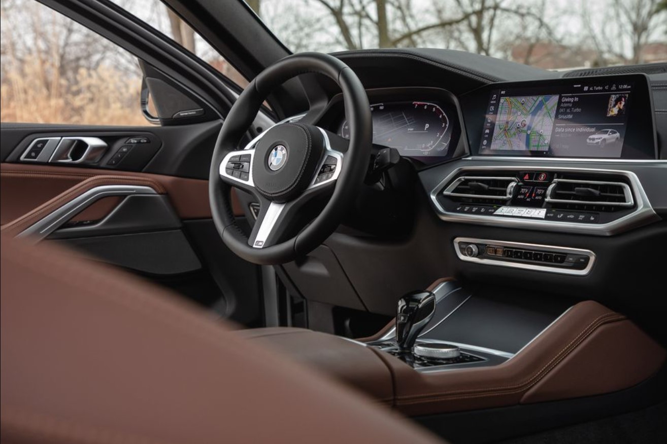 2021 BMW X6 M50i Interior